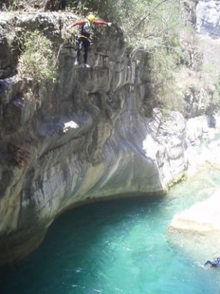 Salto en cañonismo